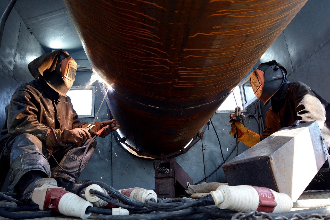 worker, gas welder, pipe work-4304178.jpg
