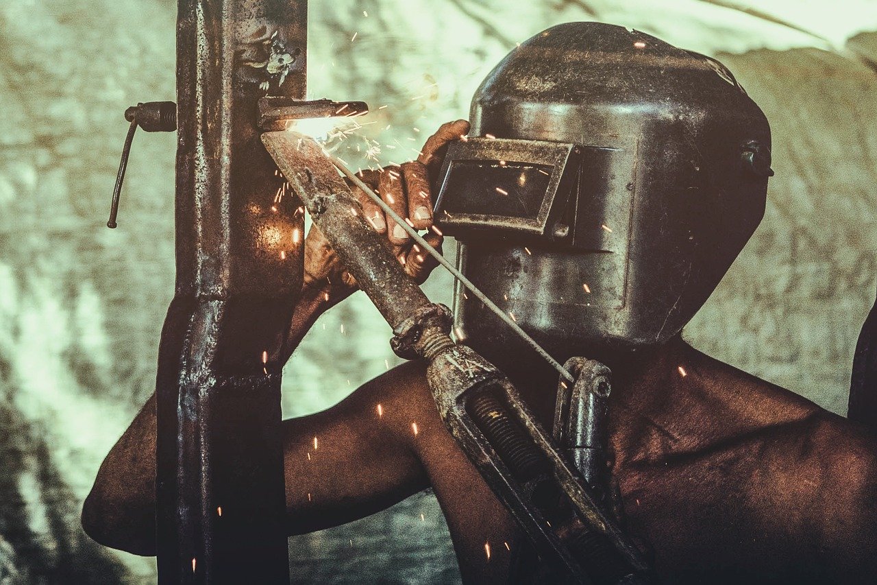 metal-welding-welder-4464846.jpg